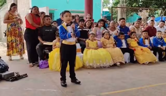 Generación 2023-2026 celebra graduación con orgullo cultural