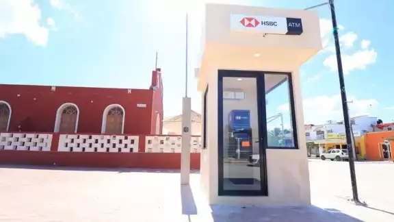 Neydi Puc Gil, autoridad de El Cuyo, señaló que el cajero recién inaugurado lo gestionó su comité