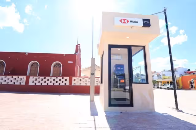 Neydi Puc Gil, autoridad de El Cuyo, señaló que el cajero recién inaugurado lo gestionó su comité