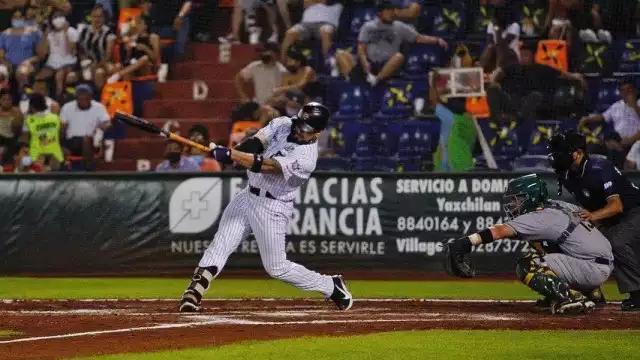Pericos de Puebla logró dramática victoria por 3-2 frente a Tigres de Quintana Roo y aseguró la serie ante 2,021 aficionados en la guarida de los de bengala
