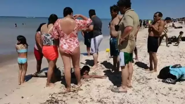 La mujer fue trasladada a los separos por intentar agredir a sus rescatistas