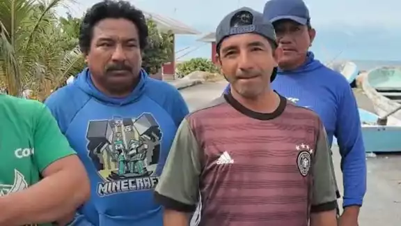 Pescadores de Lerma acusan a funcionarios de Conapesca de favorecer a depredadores marinos.