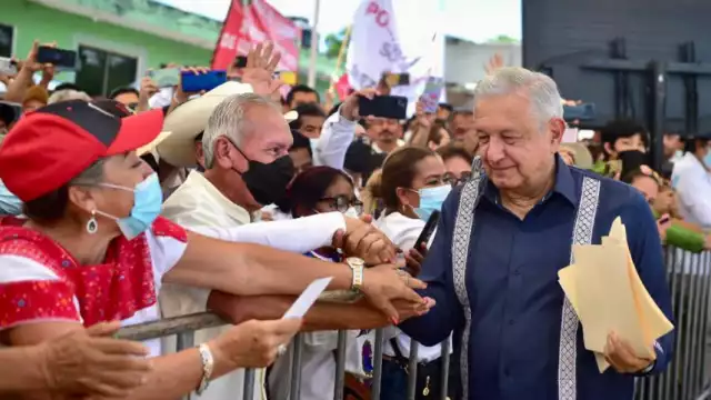 AMLO afirmó que en el Gobierno federal no trabajan ocho, sino 16 horas diarias.