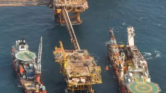 La fricción del gas o algún “esparrago” o la tuerca de un “esparrago” que haya caído produjo la chispa que generó la explosión