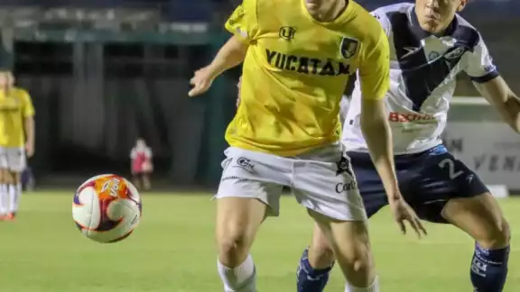 Actualmente no existe el ascenso ni descenso en el certamen, pero
los que se ubican al fondo de la tabla pagan una multa