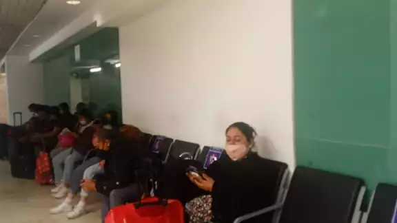 La pasajera aseguró que en su maleta tiene obsequios para sus familiares que viven en Cuba
