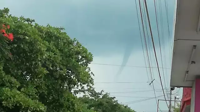Este fenómeno se forma por una baja presión y por lo general, ocurre durante una tormenta eléctrica
