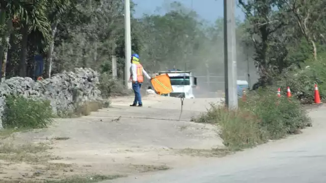 Al menos 40 trabajadores fungen como bandereros o veladores, entre otros trabajos