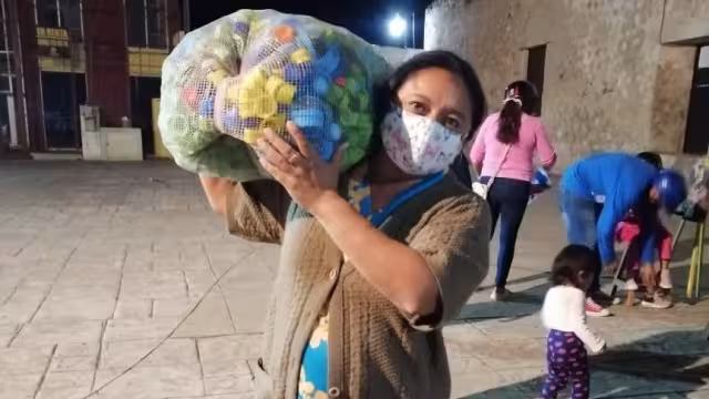 La cantidad de dinero que se logró recaudar se dividió entre la familia de los tres pequeños que necesitan el apoyo