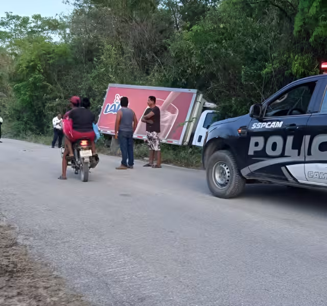 Asaltan camión repartidor de leche en la carretera estatal Torres Burgos-Nueva Rosita, en Candelaria