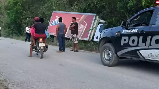 Asaltan camión repartidor de leche en la carretera estatal Torres Burgos-Nueva Rosita, en Candelaria