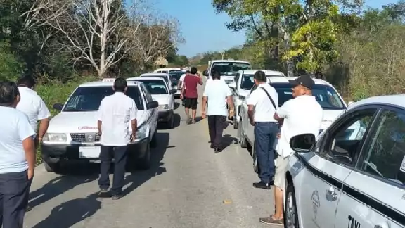 Los acusan de afectar a quienes quieren viajar por esta vía terrestre Los acusan de afectar a quienes quieren viajar por esta vía terrestre