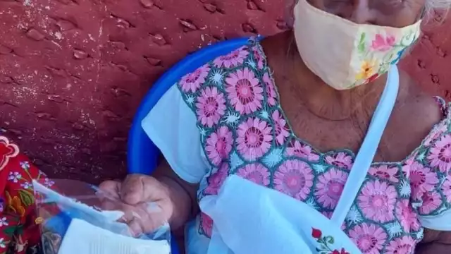 La peculiaridad del diseño incluye un par de bolsillos como el de las guayaberas