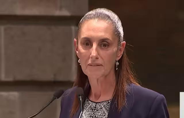 Día del Maestro: SEP entrega reconocimientos a docentes veteranos