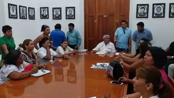 El contrato repartió 2 millones 100 mil pesos a los 11 regidores que conforman el Cabildo de esa administración El contrato repartió 2 millones 100 mil pesos a los 11 regidores que conforman el Cabildo de esa administración