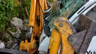 El vehículo pesado se encontraba estacionado a un lado de la carretera