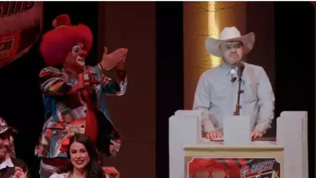 El comediante aprovechó el ‘roast’ a Oscar Burgos para hacer burla sobre la situación que atravesó Sergio Verduzco.
