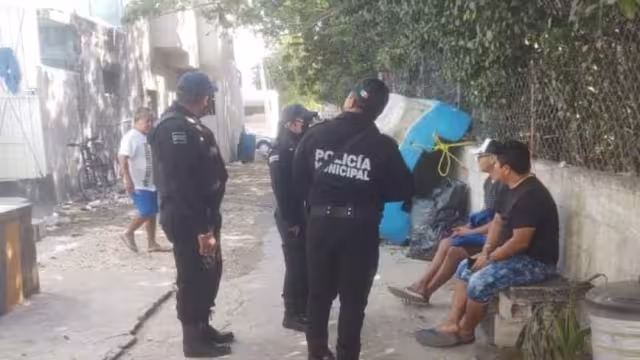 En el recorrido los policías se hicieron acompañar de un elemento canino para detectar uso de algún tipo de droga