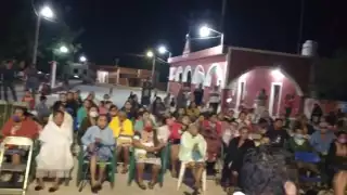 En la junta denunciaron favoritismo hacia aspirantes inscritos.