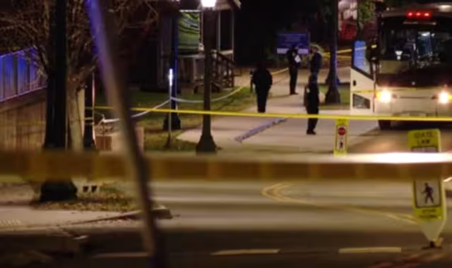 Tiroteo en la Universidad de Virginia deja tres muertos y dos heridos; el sospechoso ya fue identificado y continúa prófugo