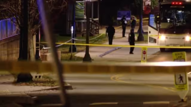 Tiroteo en la Universidad de Virginia deja tres muertos y dos heridos; el sospechoso ya fue identificado y continúa prófugo