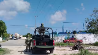 Macabro hallazgo: Encuentran un cuerpo dentro de un tambo en la SM 200 de Cancún