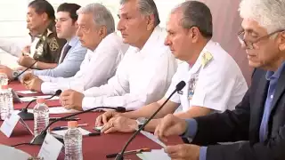 Durante el evento el Presidente de México se encuentra acompañado del secretario de Gobernación, Adán Augusto López