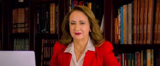 La ministra acusada de plagio causó polémica tras ser vista cenando en lujoso restaurante de Cuernavaca