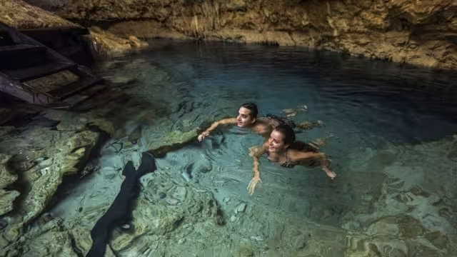 El cenote Chimuch cuenta con cuevas en su interior, en las que los visitantes podrán adentrarse, siempre con supervisión