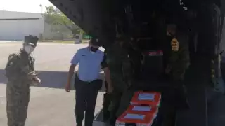 Fue cerca de las 14:00 horas cuando el avión aterrizó a la terminal aérea de Campeche.