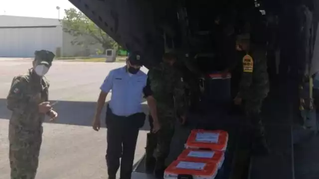 Fue cerca de las 14:00 horas cuando el avión aterrizó a la terminal aérea de Campeche.