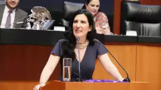 La senadora panista exigió la renuncia de Claudia Sheinbaum por colapso de la L12. Foto: Twitter @kenialopezr
