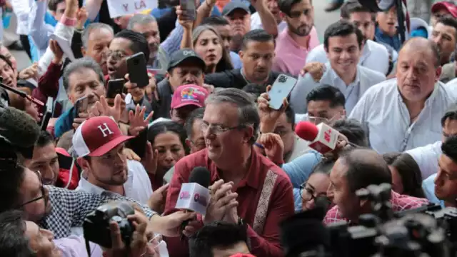 Marcelo Ebrard llegó al Consejo Nacional después de un evento en Chiapas junto a Pío López Obrador