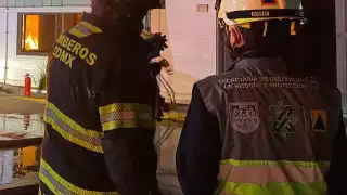 Protección Civil atiende el incidente junto con bombero, elementos de Sedena y GN. Foto: Twitter @SGIRPC_CDMX