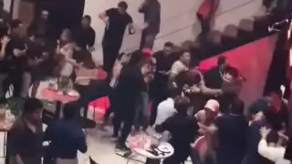 Jóvenes arman pelea campal al interior del bar 'La Condesa' en Campeche: VIDEO