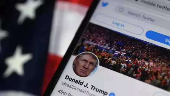 Tras una encuesta hecha por Elon Musk, dueño de Twitter, el expresidente de Estados Unidos, Donald Trump, recuperó su cuenta. Tras una encuesta hecha por Elon Musk, dueño de Twitter, el expresidente de Estados Unidos, Donald Trump, recuperó su cuenta.