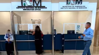 Deportados que llegan a Cancún quedan fuera de los apoyos de México te Abraza