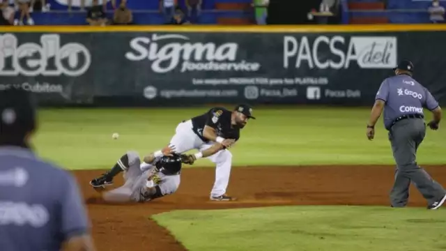 En el partido de apertura de la serie, los Tigres pierden ante los Pericos de Puebla