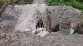 El puente se encuentra totalmente destrozado