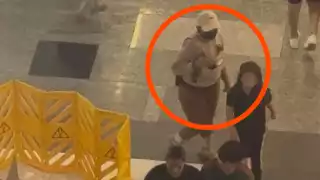 Jóvenes denuncian presunta discriminación por personal de seguridad en plaza de Cancún