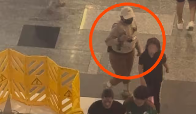 Los uniformados acusaron a las chicas de pedir dinero en la plaza, sin evidencia