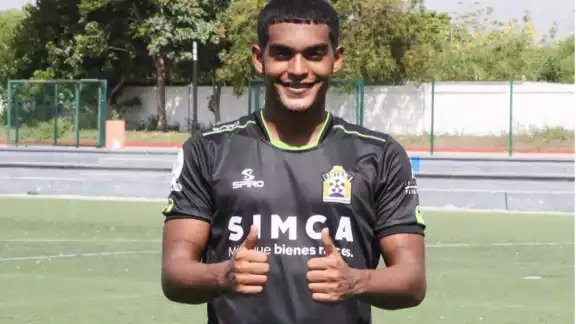El panameño se comprometió con la afición del club de Playa del Carmen y afirmó que dará todo su empeño por el equipo El panameño se comprometió con la afición del club de Playa del Carmen y afirmó que dará todo su empeño por el equipo