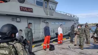 El personal Naval a bordo, recibió a seis tripulantes de nacionalidad extranjera