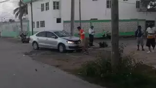El motociclista fue trasladado al Hospital General de Playa del Carmen para su pronta atención