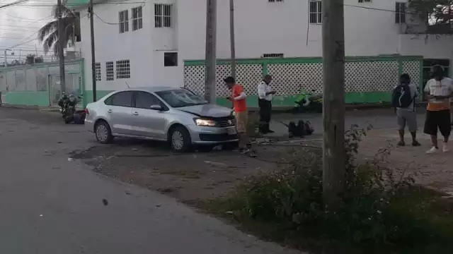 El motociclista fue trasladado al Hospital General de Playa del Carmen para su pronta atención