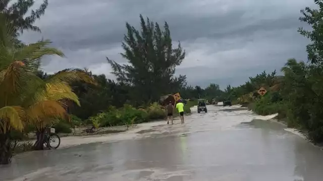 Se registraron fuertes vientos y oleaje embravecido y un clima frío