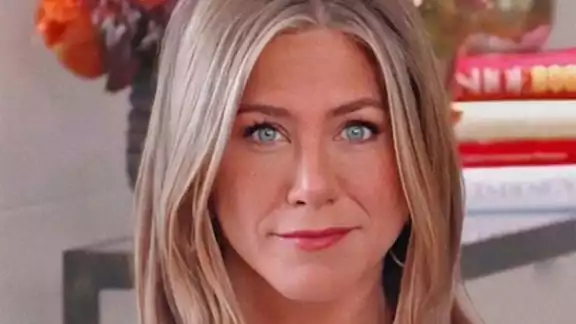 Ustedes pueden ver como mi amiga es IGUAL A JENNIFER ANISTON!!!!!!!!!!!!!!!" dice el Tweet