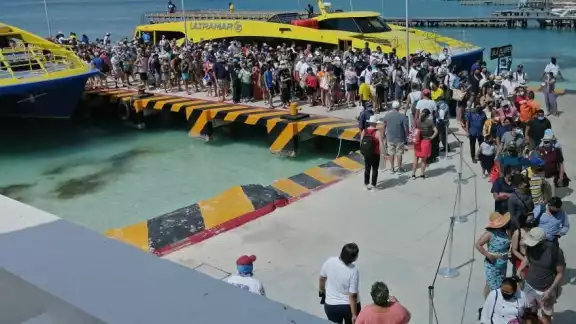 En siete años, el muelle de Isla Mujeres pasó de recibir 3.1 a 5.5 millones de usuarios anuales, según Apiqroo En siete años, el muelle de Isla Mujeres pasó de recibir 3.1 a 5.5 millones de usuarios anuales, según Apiqroo