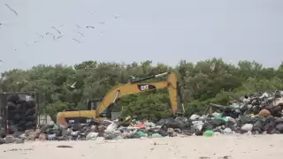 Acumulamiento de la basura en Holbox