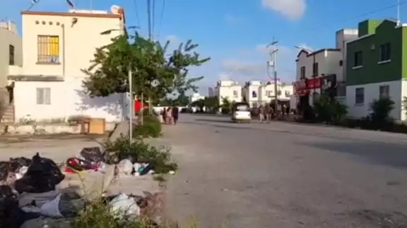 Al lugar llegaron elementos de la Policía Quintana Roo y una ambulancia para atender a la supuesta víctima Al lugar llegaron elementos de la Policía Quintana Roo y una ambulancia para atender a la supuesta víctima